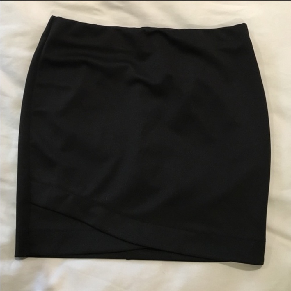 H&M- Skirt black- Large